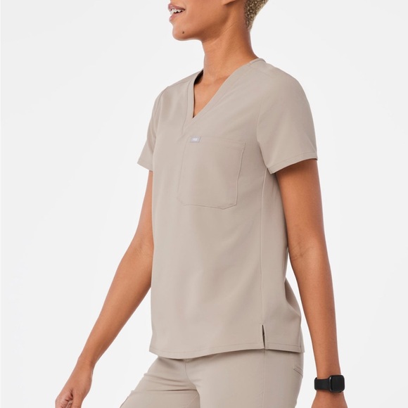 Catarina One Pocket Scrub Top in Boulder - Picture 4 of 7